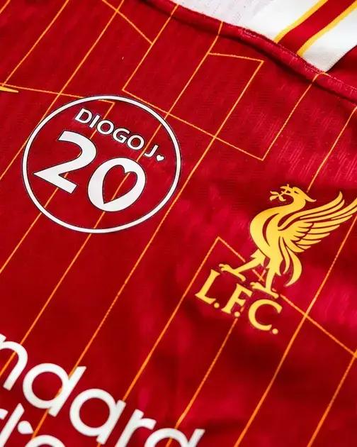 Homenagens emocionantes marcam amistoso entre Liverpool e Milan em Hong Kong