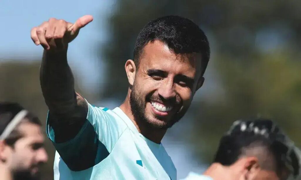 Matheus Henrique retorna ao Cruzeiro e reforça luta pelo topo do Brasileiro