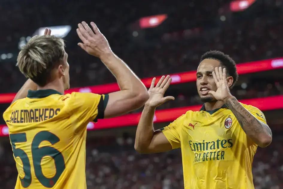 Milan vence Liverpool em amistoso com destaque para Okafor e lambança defensiva