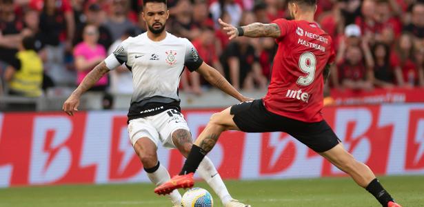 Gramado sintético vira tema antes de Athletico x Corinthians pelas quartas da Copa do Brasil - Imagem do artigo original
