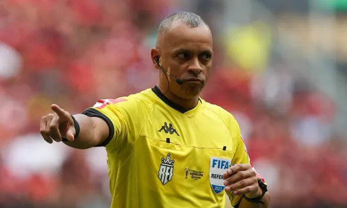 CBF escala Wilton Pereira Sampaio para apitar Cruzeiro x Santos no Mineirão - Imagem do artigo original