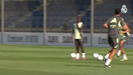 Real Madrid apresenta terceiro uniforme azul para a temporada 2025/26 - Imagem do artigo original