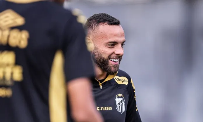 Guilherme volta a treinar e pode reforçar Santos contra Cruzeiro pela Série A - Imagem do artigo original
