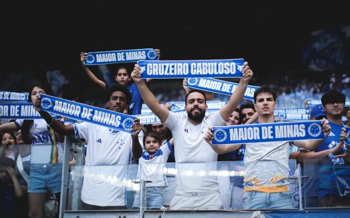 Torcida do Cruzeiro leva 59.345 pessoas ao Mineirão e registra segundo maior público do clube no Brasileirão 2025 - Imagem do artigo original