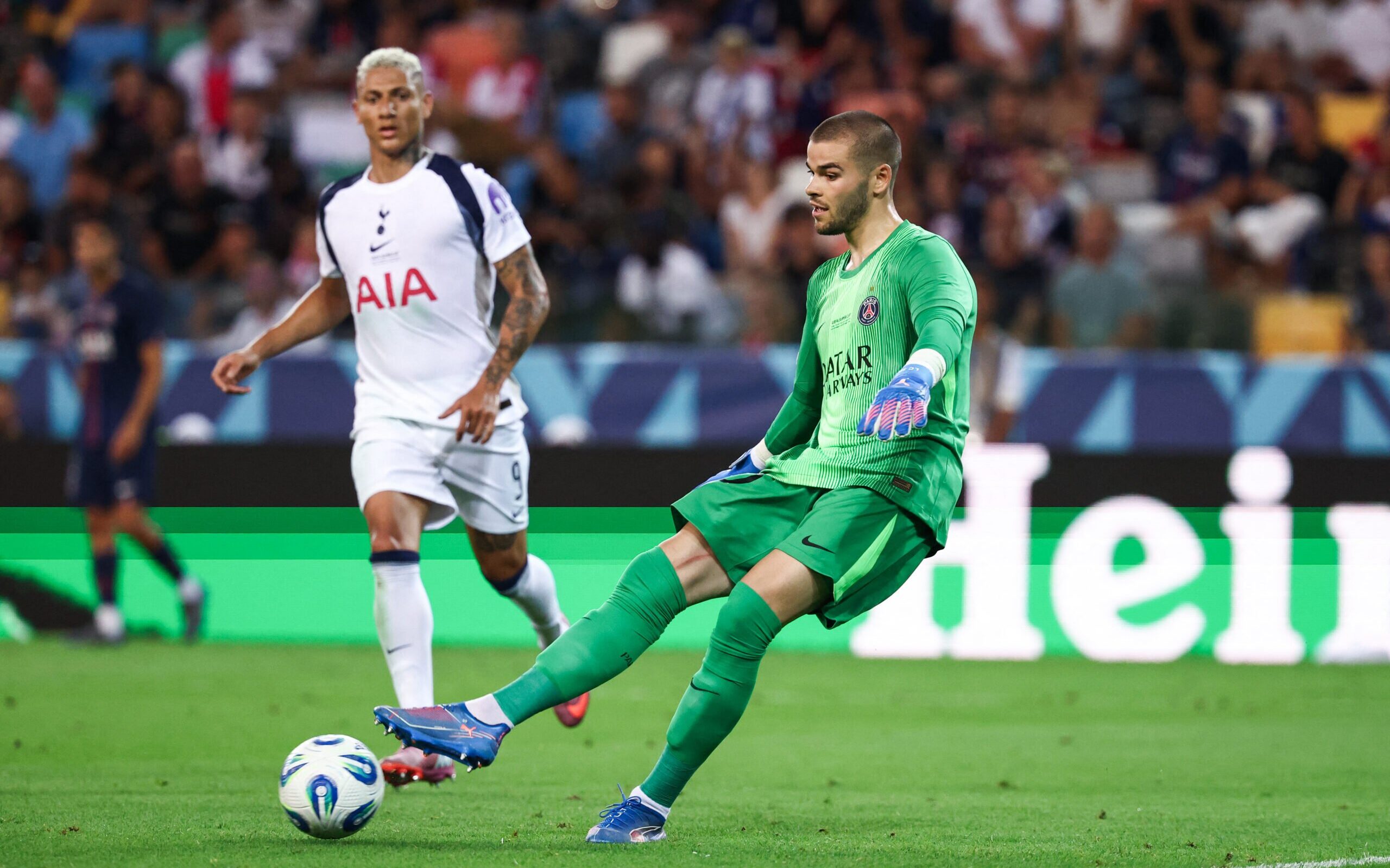 Falha do novo goleiro do PSG provoca enxurrada de críticas na Europa - Imagem do artigo original