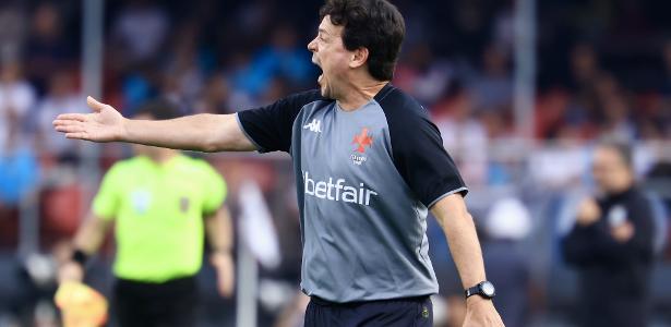 Diniz altera esquema, solta Coutinho e Vasco aplica 6 a 0 no Santos no Morumbis - Imagem do artigo original