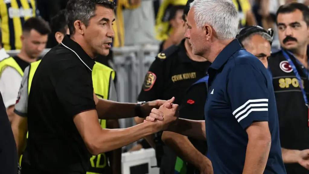 Mourinho participa dos playoffs que definirão vagas na Champions League