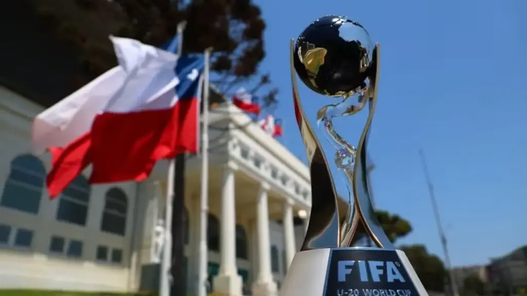Presidente da Fifa elogia preparação do Chile para a Copa do Mundo Sub-20