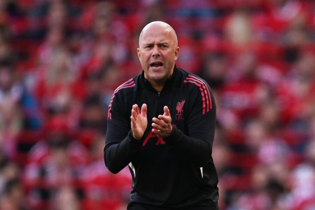 Técnico do Liverpool minimiza favoritismo na Premier League apesar de investimento de R$ 1,8 bilhão