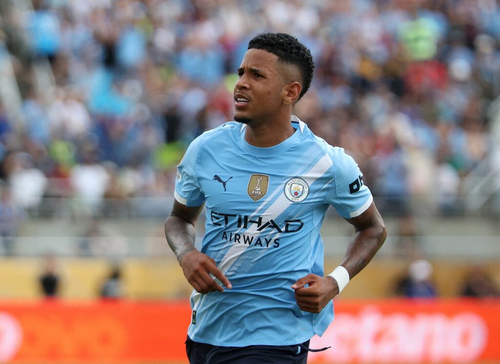 Savinho dá aval para saída e Tottenham negocia com Manchester City por € 70 milhões