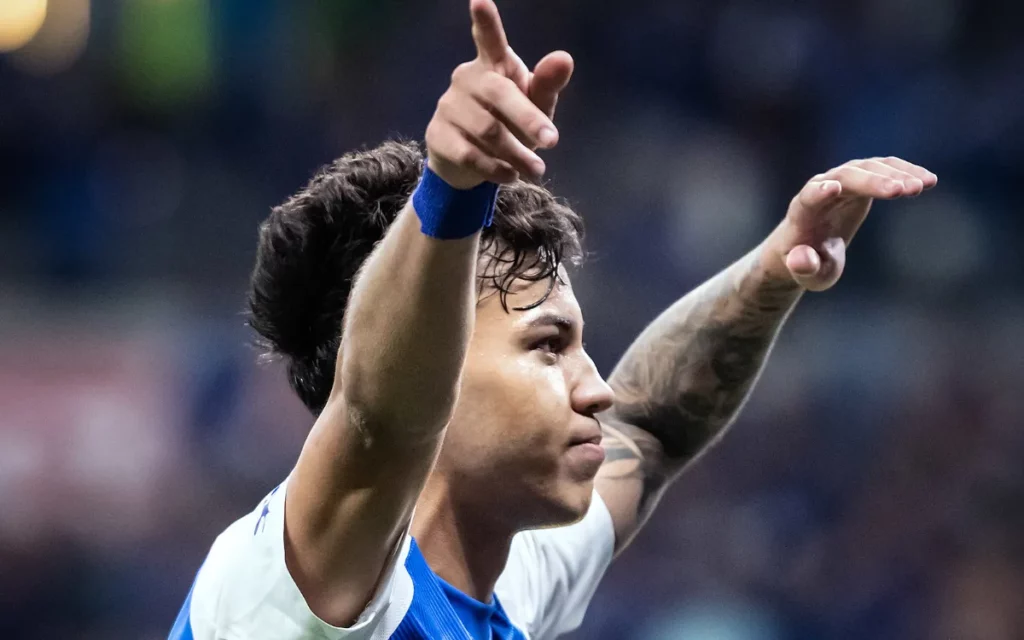 Cruzeiro tem três jogadores na seleção do primeiro turno da Bola de Prata e supera Flamengo