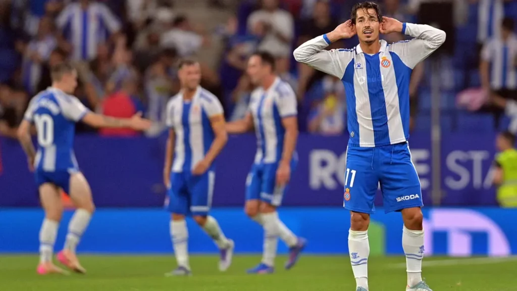 Atlético de Madrid leva virada do Espanyol na estreia da La Liga