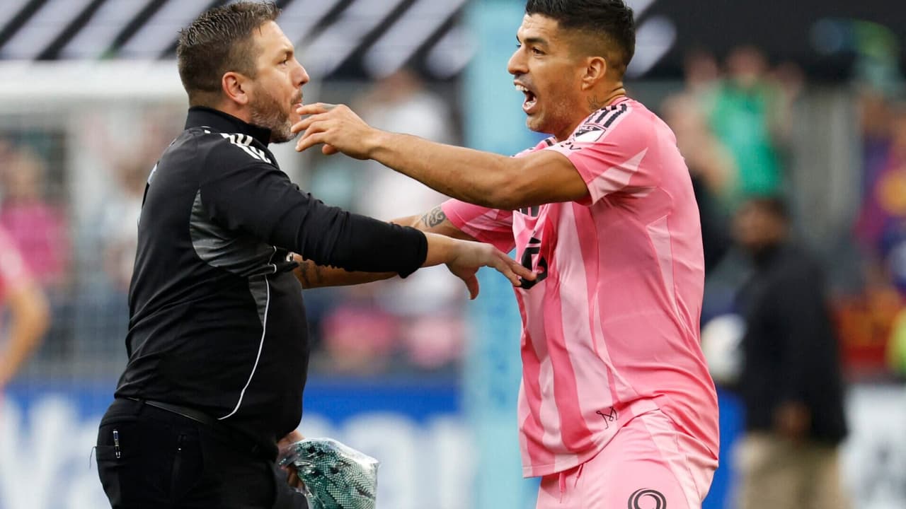 Suárez cospe em adversário após derrota do Inter Miami em decisão - Imagem do artigo original