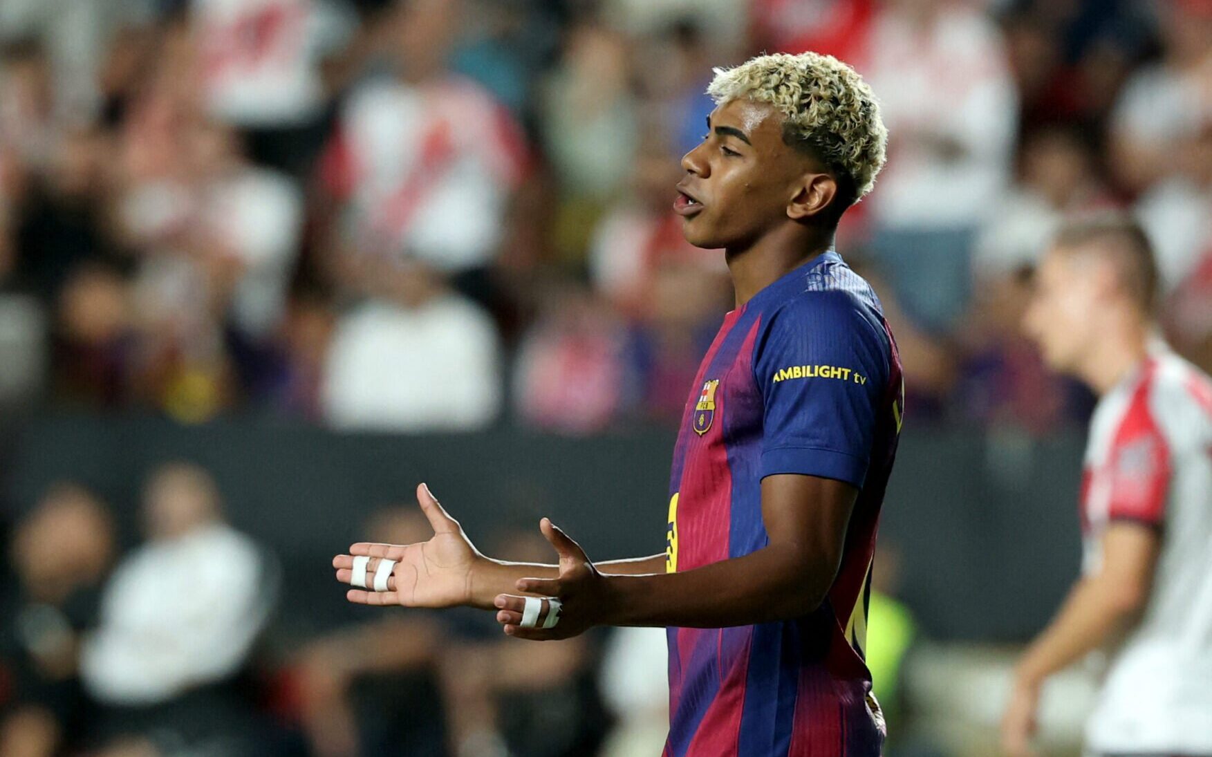 Com polêmica de arbitragem, Barcelona sai na frente, mas cede empate - Imagem do artigo original
