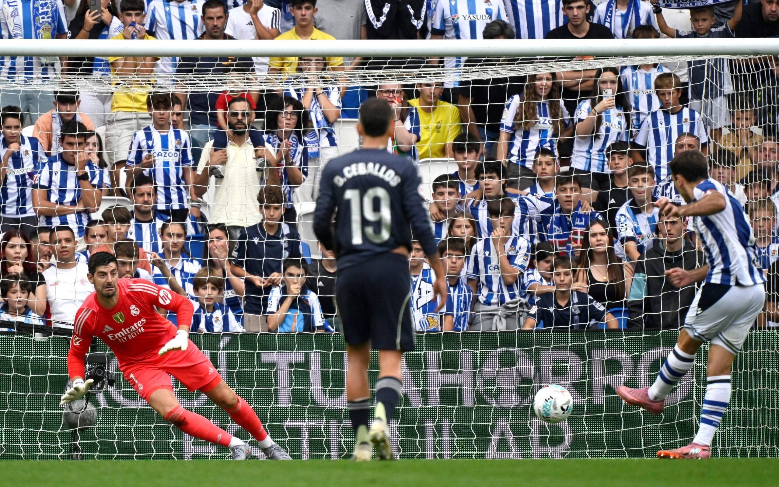 Real Madrid prepara relatório à Fifa por supostos erros de arbitragem - Imagem do artigo original
