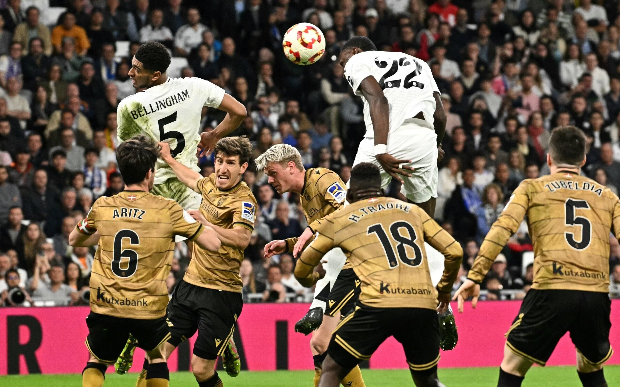 Astro do Real Madrid envia mensagem à torcida após grave lesão - Imagem do artigo original
