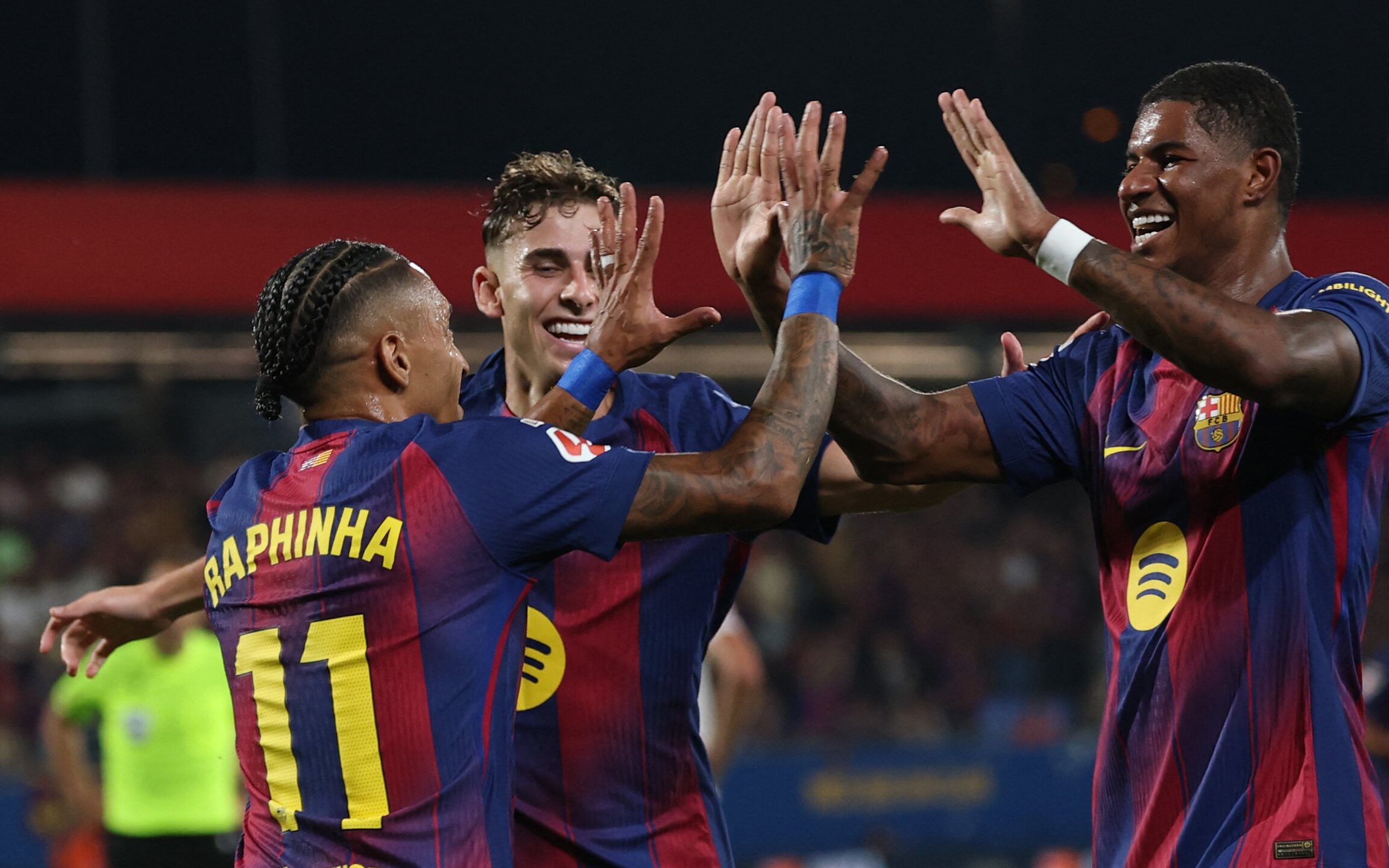 Barcelona goleia, e Manchester City vence clássico em domingo de futebol europeu - Imagem do artigo original