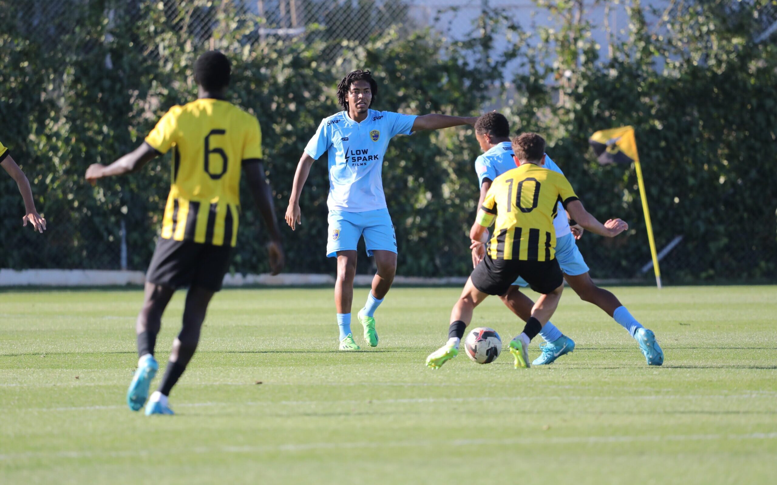 Khallyl exalta solidez defensiva do Miami Dade contra o AEK Atenas - Imagem do artigo original