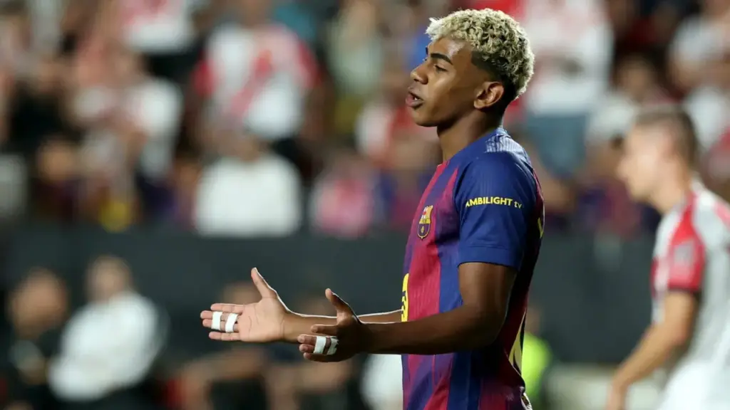 Com polêmica de arbitragem, Barcelona sai na frente, mas cede empate