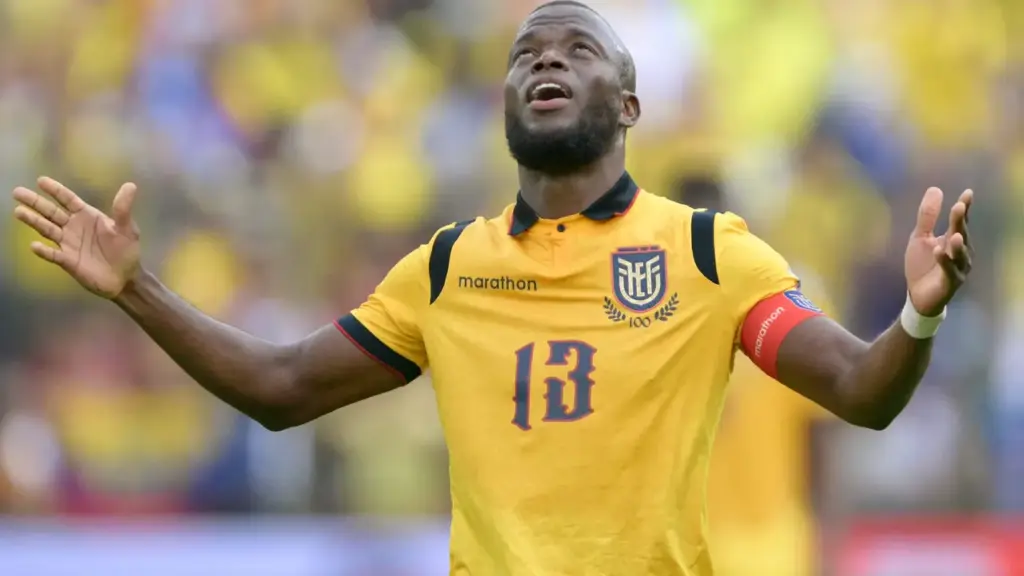 Atacante do Internacional avalia aposentadoria da seleção nacional