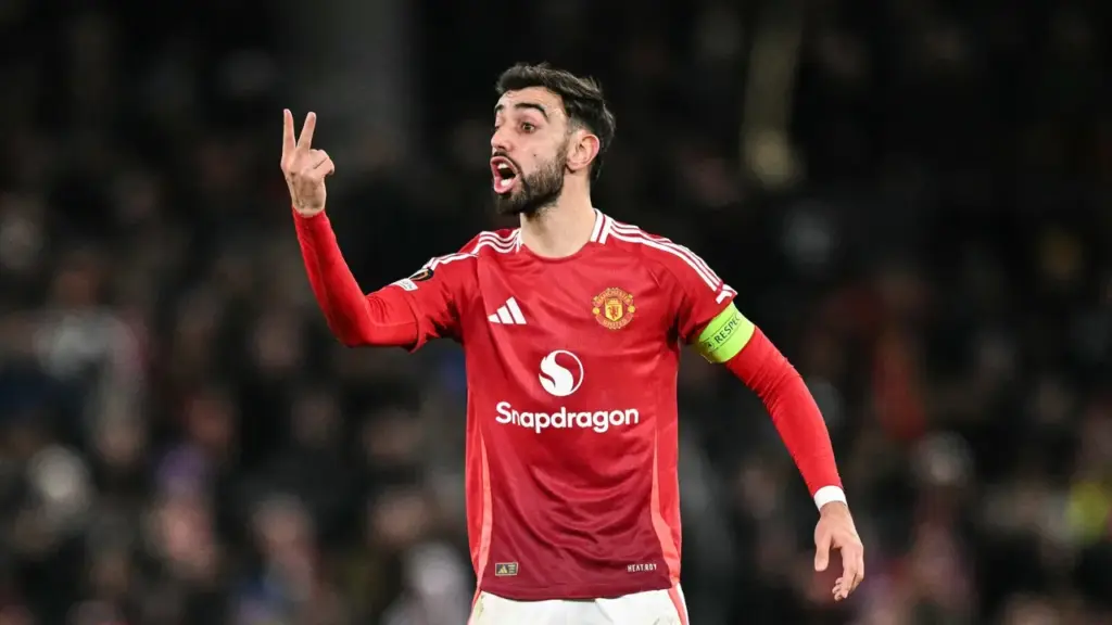 Bruno Fernandes rejeita três propostas e permanece no Manchester United