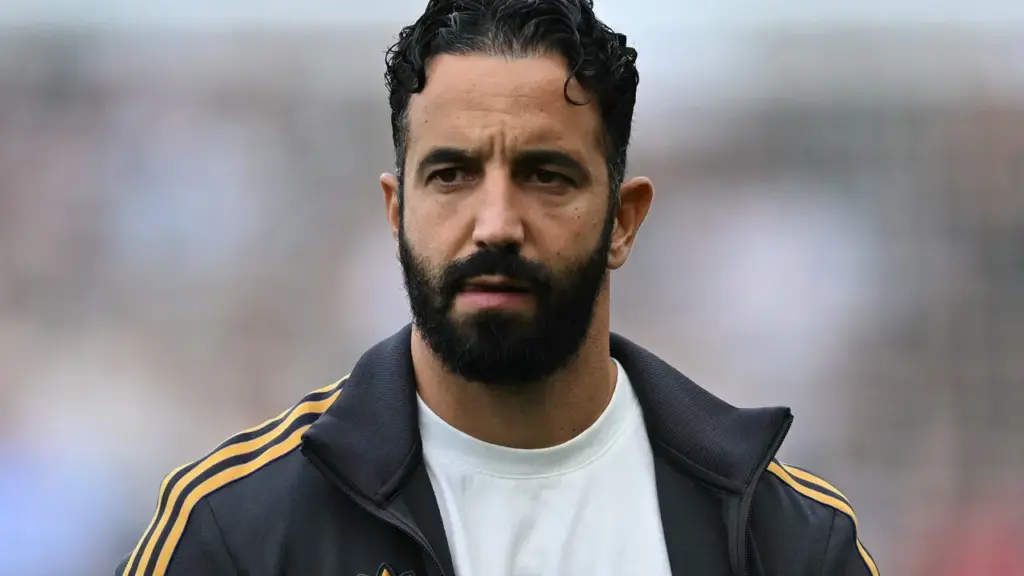 Técnico do Manchester United confirma goleiro titular para o clássico