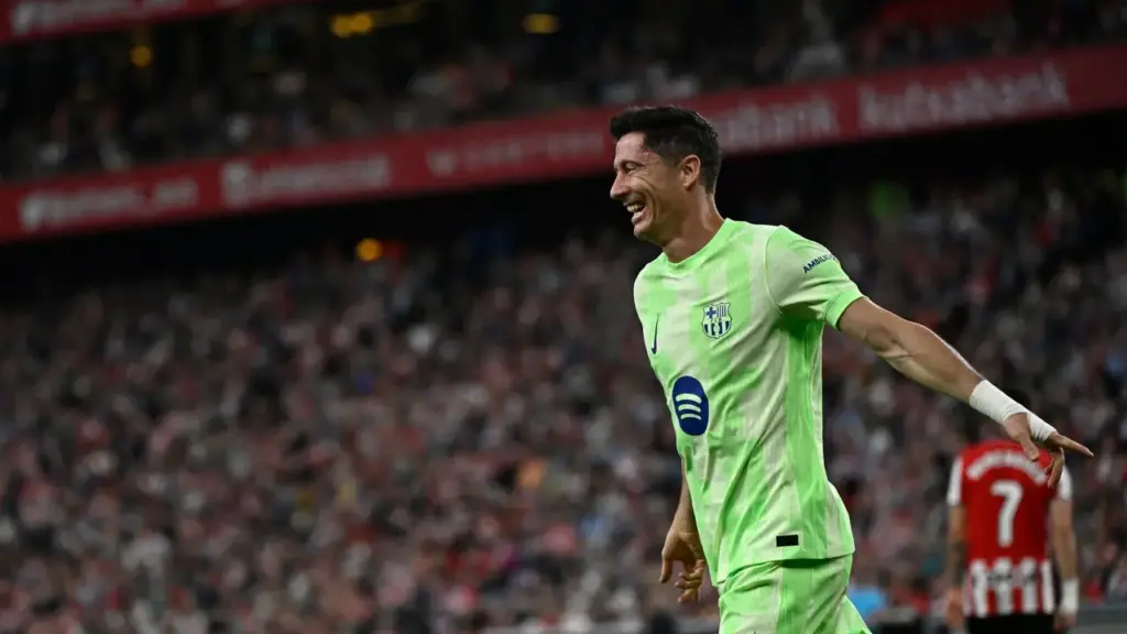 Lewandowski diz que negociação com clube inglês quase foi concluída, mas Borussia Dortmund barrou