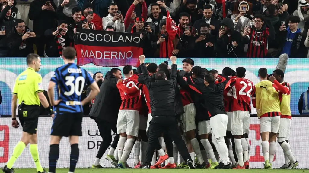 Atacante do Milan cutuca rivais ao dizer que clube é “cem vezes melhor”