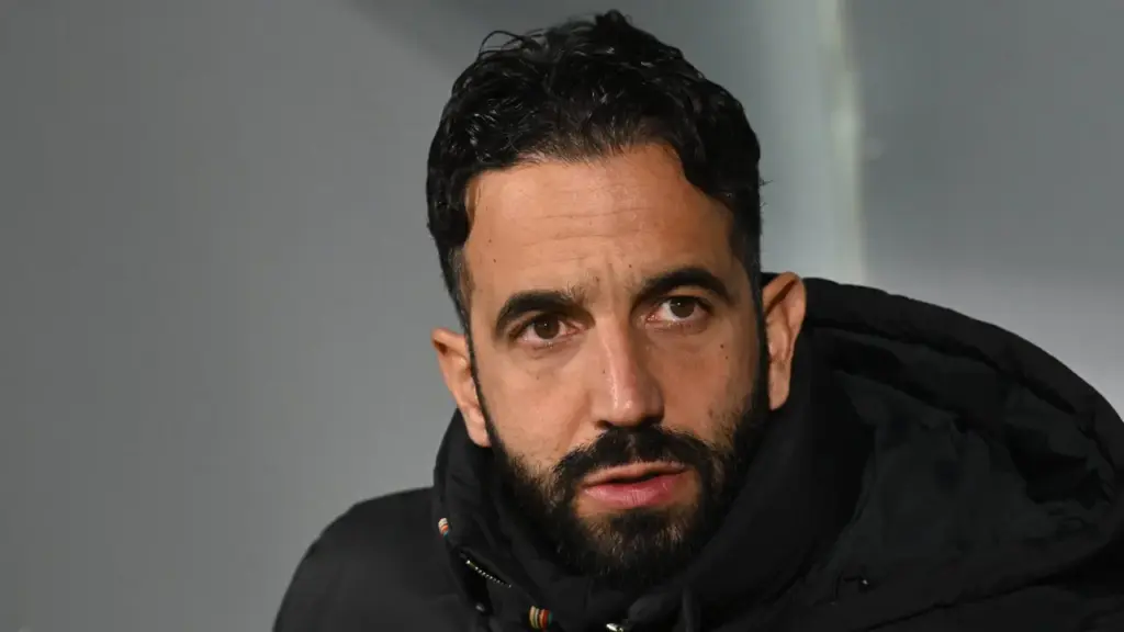 Ídolo do Manchester United critica Ruben Amorim por uso de jovem promessa