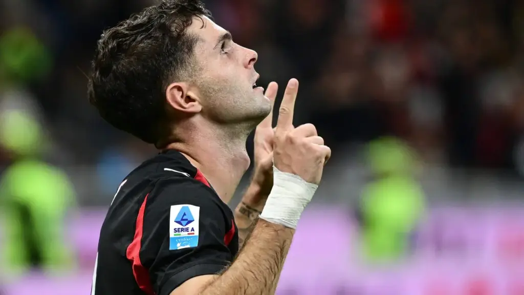 Pulisic brilha e Milan supera Napoli pelo Campeonato Italiano