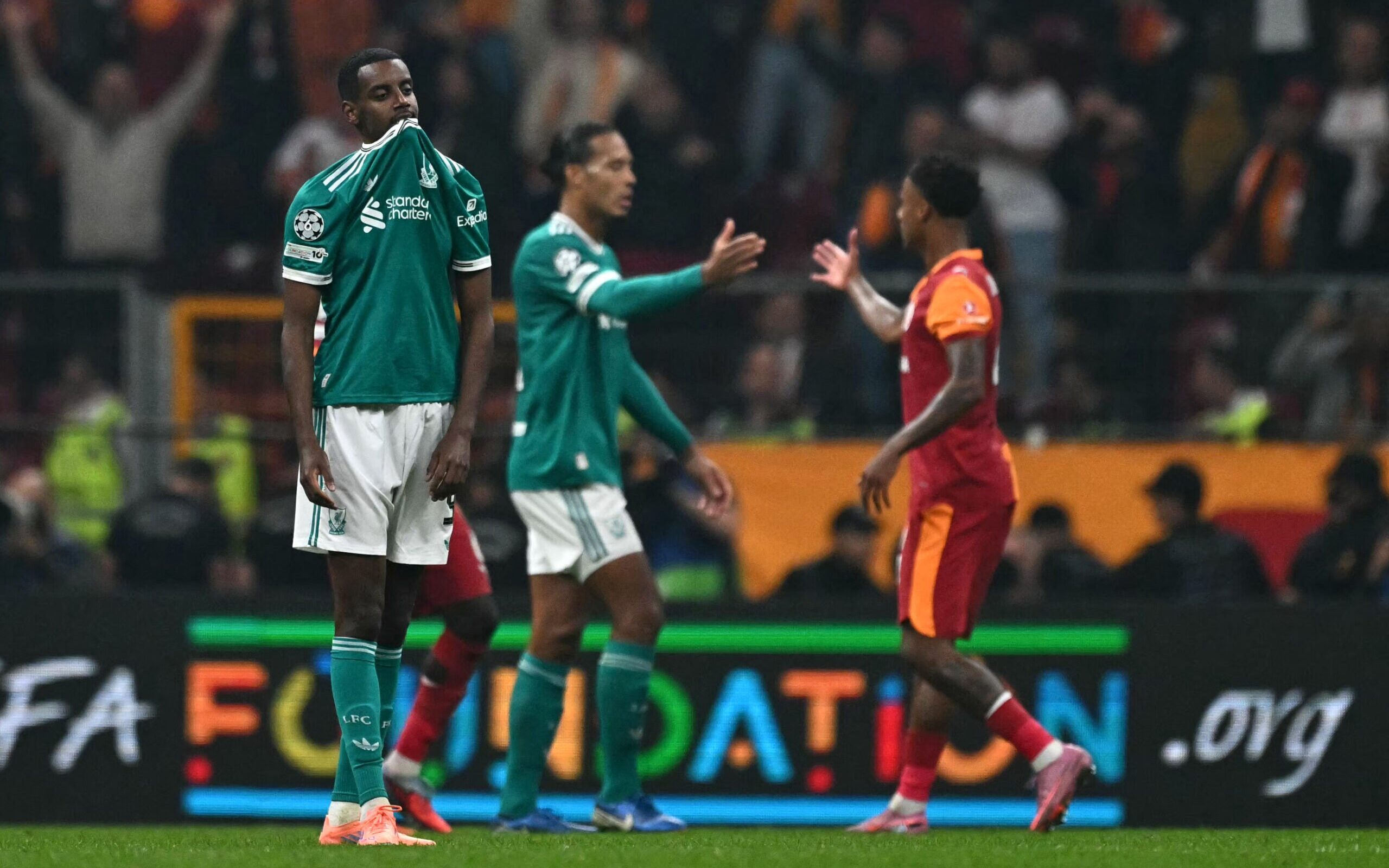 Ex-ídolo do Liverpool critica equipe depois de derrota na Champions League - Imagem do artigo original