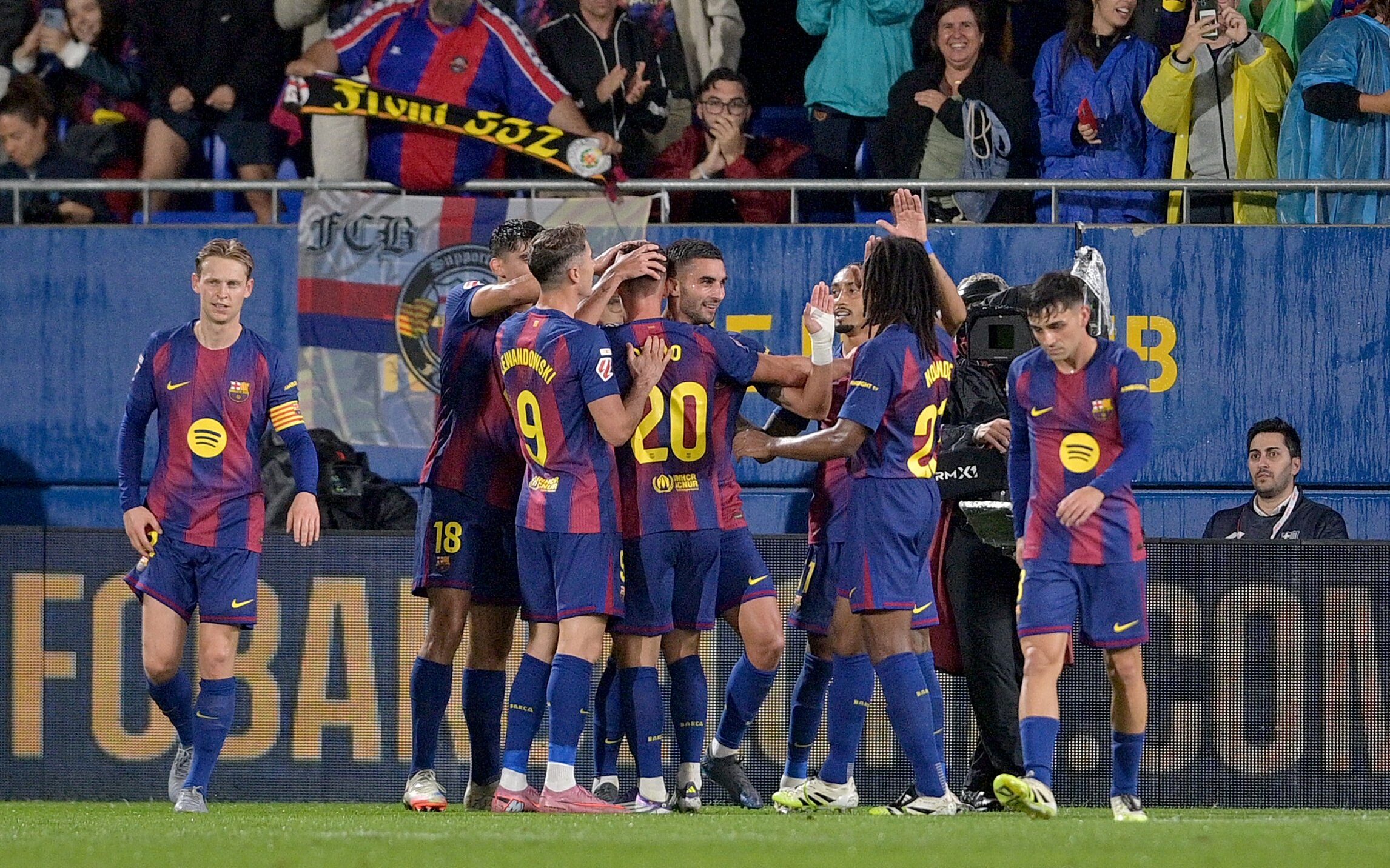 PSG avalia contratação de zagueiro do Barcelona para a próxima temporada - Imagem do artigo original