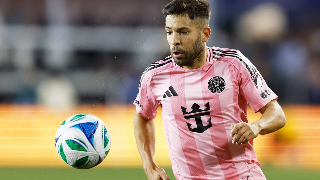 Jordi Alba, ex-Barcelona, anuncia aposentadoria dos gramados - Imagem do artigo original