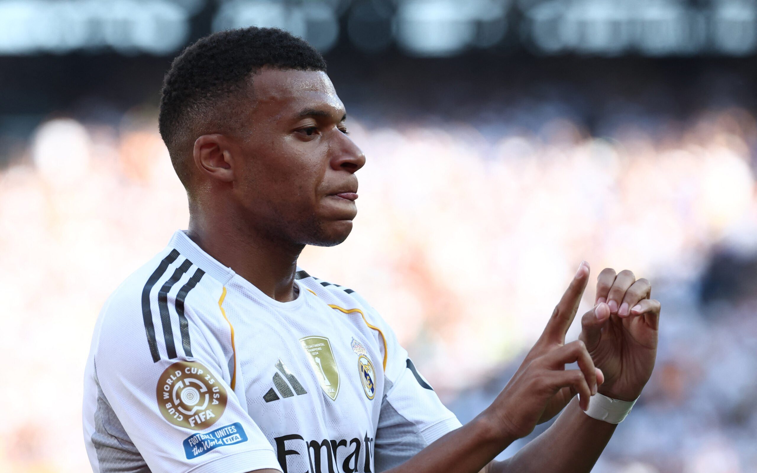 Ex-jogador do PSG aponta Mbappé como favorito à próxima Bola de Ouro - Imagem do artigo original