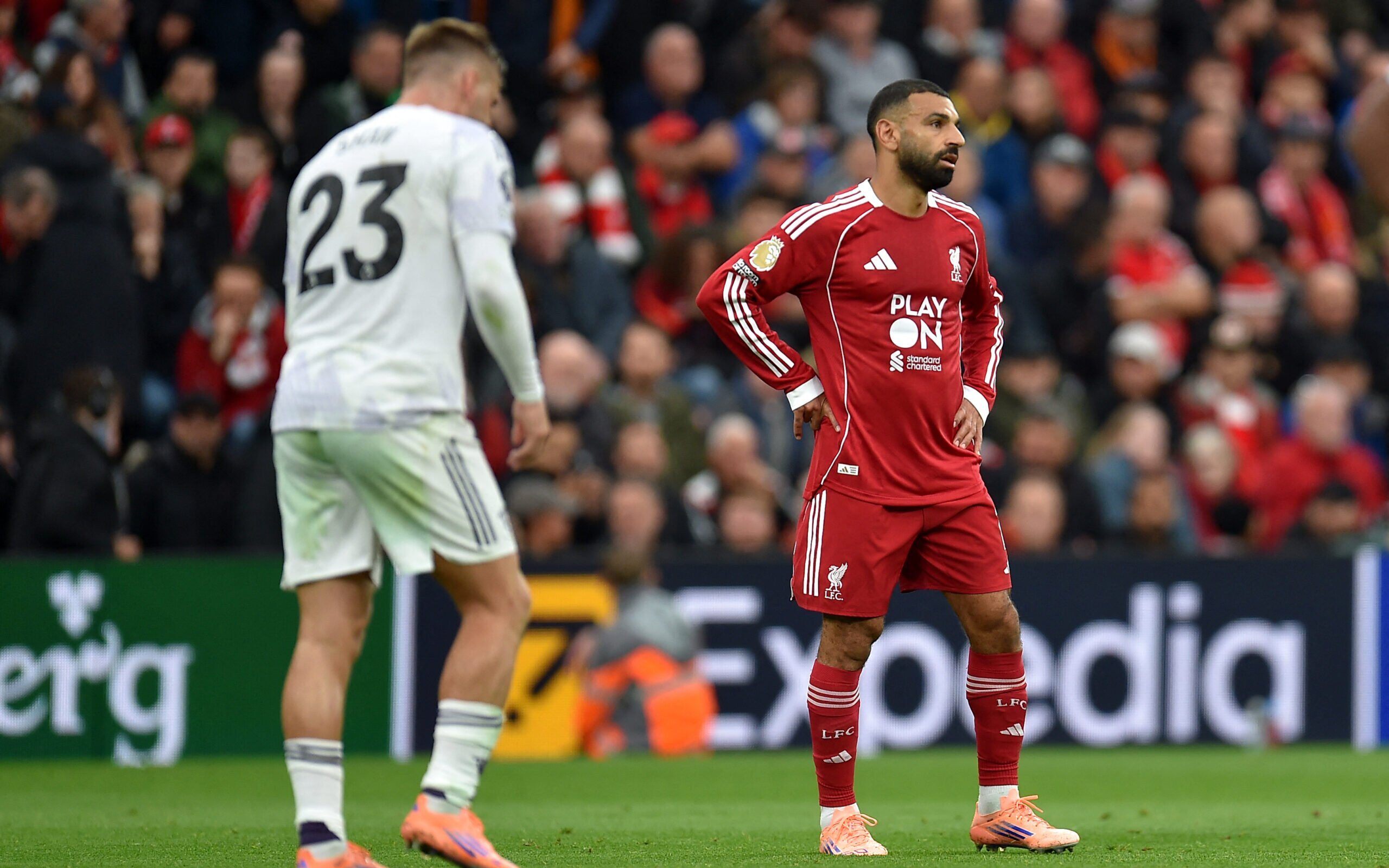 Jogador contestado decide clássico e recebe gritos de “Bola de Ouro” na vitória do Manchester United sobre o Liverpool - Imagem do artigo original