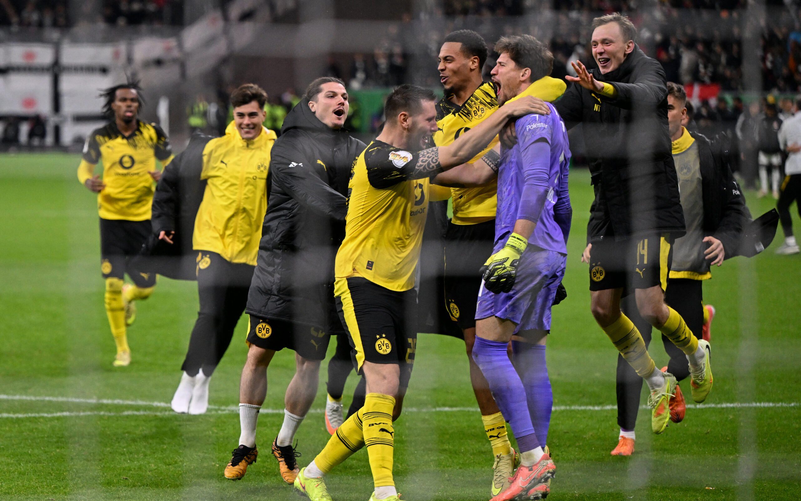 Borussia Dortmund avança na Copa da Alemanha após decisão por pênaltis - Imagem do artigo original