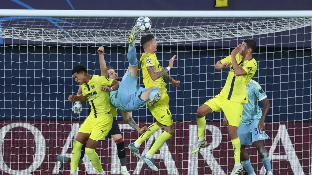 Juventus e Villarreal ficam no empate em duelo com golaço “à la Cristiano Ronaldo” e lei do ex