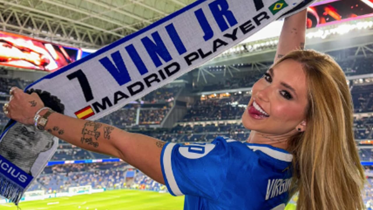 Influenciadora Virginia exibe faixa com imagem de Vinicius Jr. em partida do Real Madrid - Imagem do artigo original
