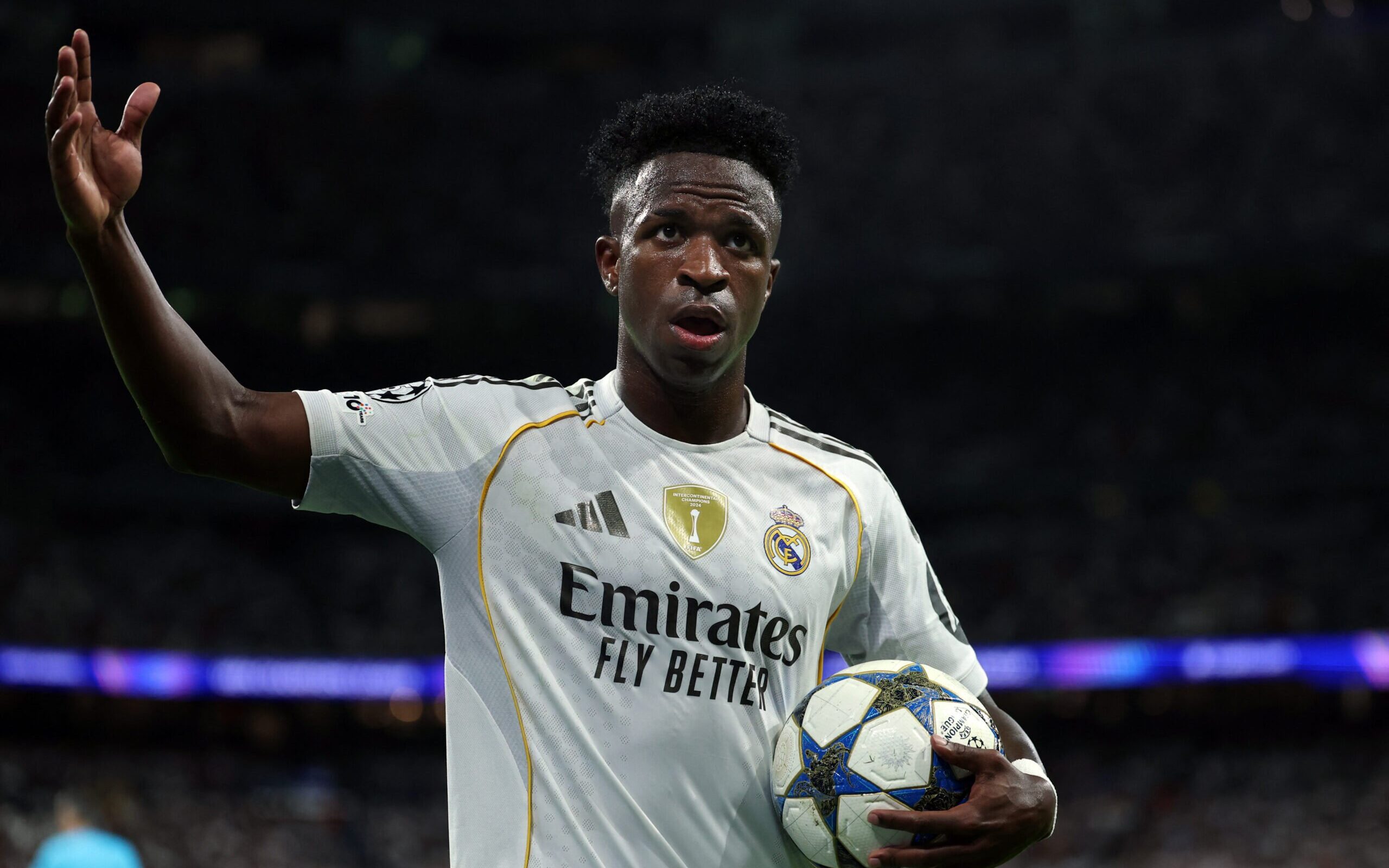 Zagueiro do Real Madrid defende Vini Jr após polêmica - Imagem do artigo original