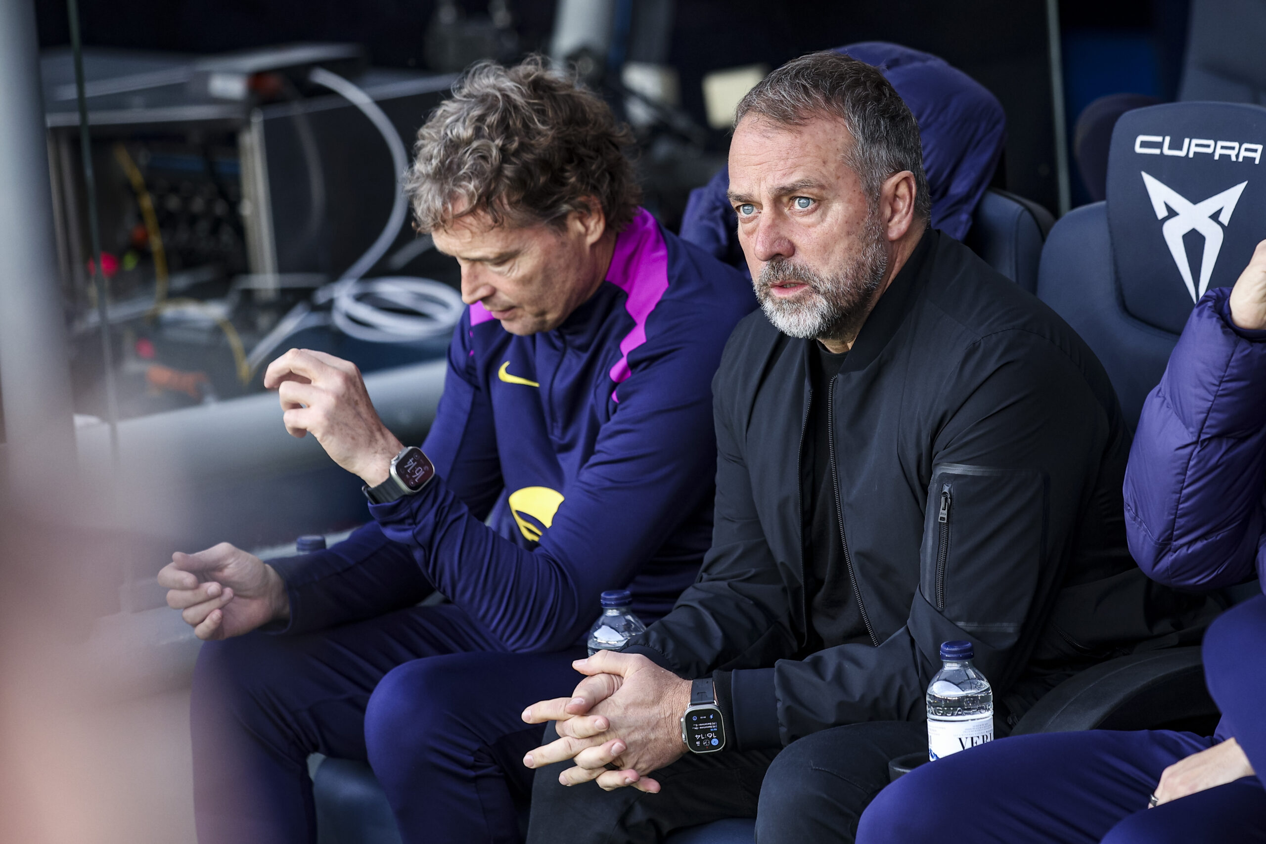 Hansi Flick explica por que quase chorou no banco do Barcelona após vitória sobre o Alavés - Imagem do artigo original