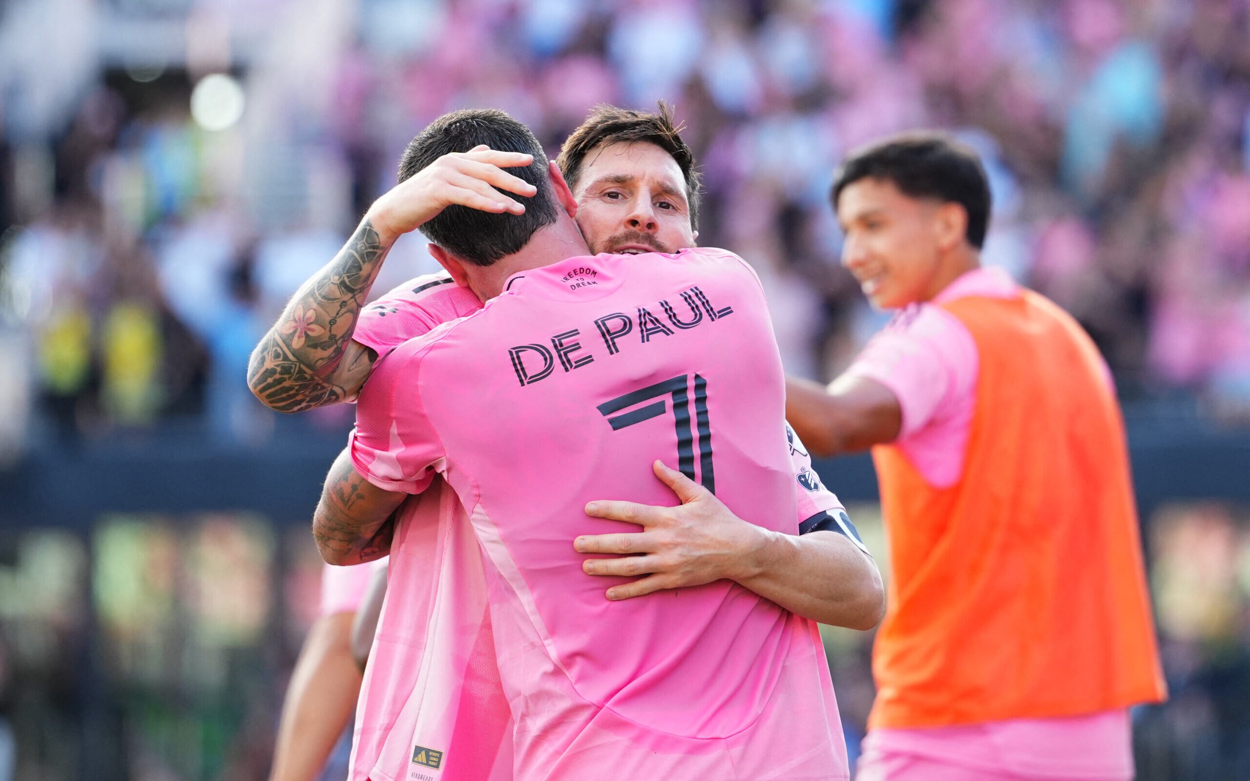 Inter Miami ergue a taça da MLS após duelo entre Messi e Müller - Imagem do artigo original