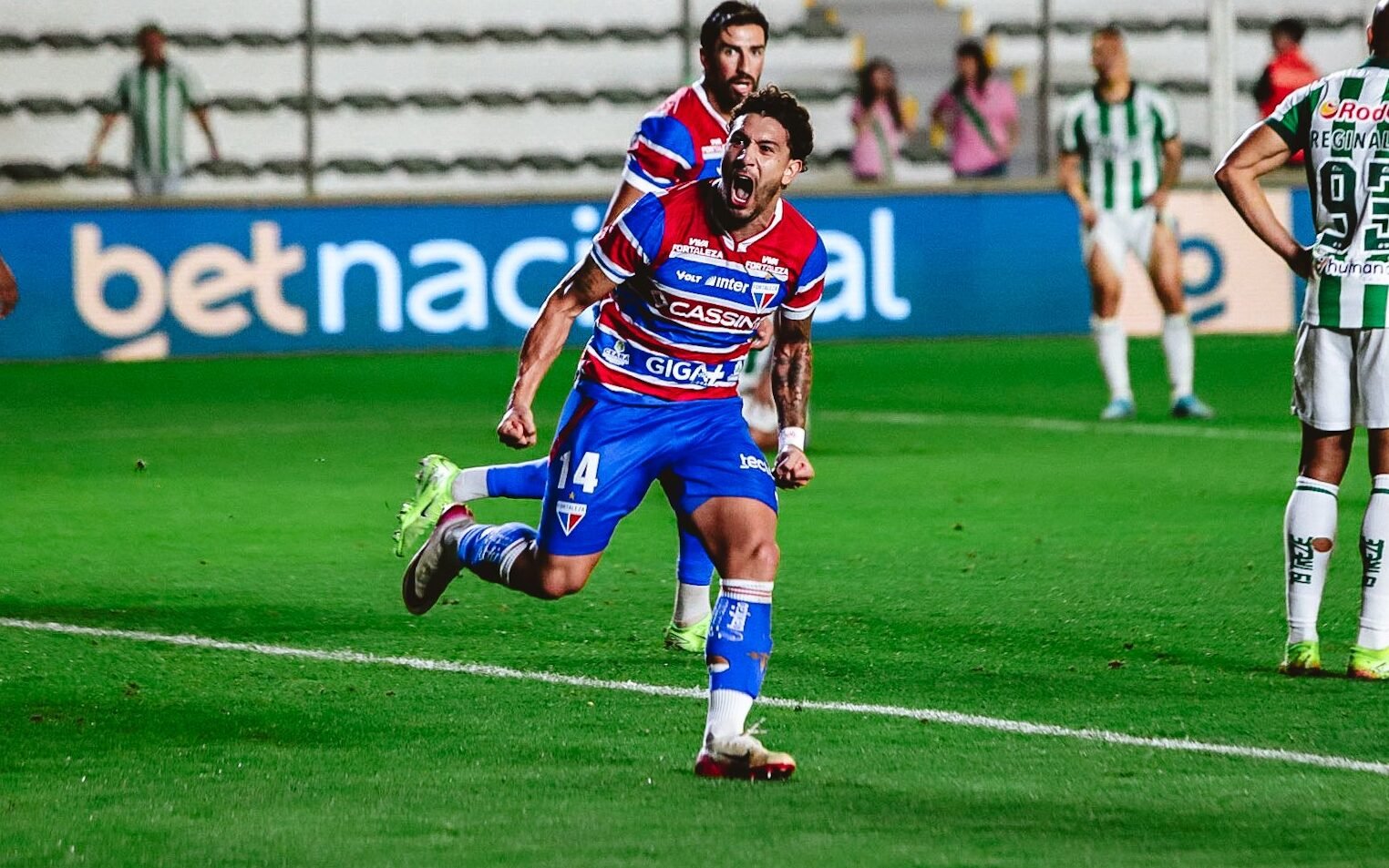 Racing demonstra interesse em lateral do Fortaleza - Imagem do artigo original