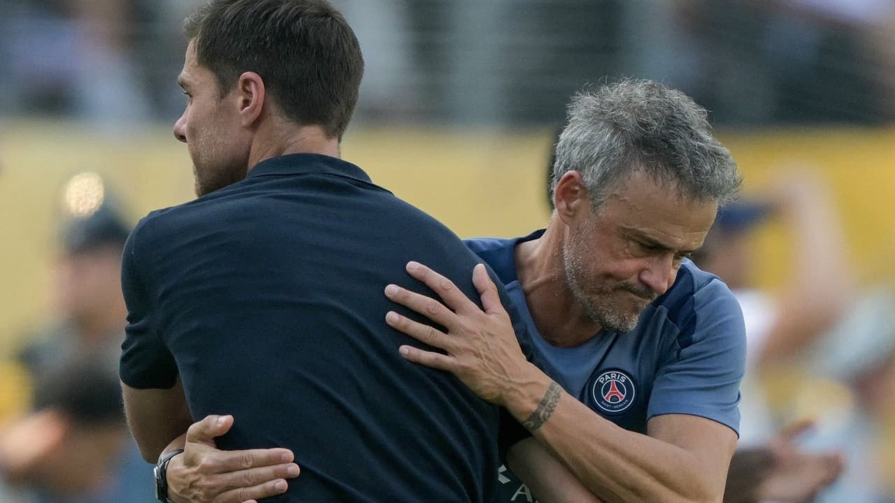 Retrospectiva 2025 destaca técnicos que brilharam no futebol europeu - Imagem do artigo original