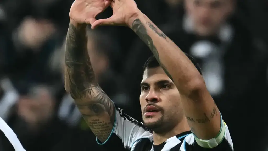 Arsenal tropeça e Bruno Guimarães faz gol olímpico na rodada da Premier League