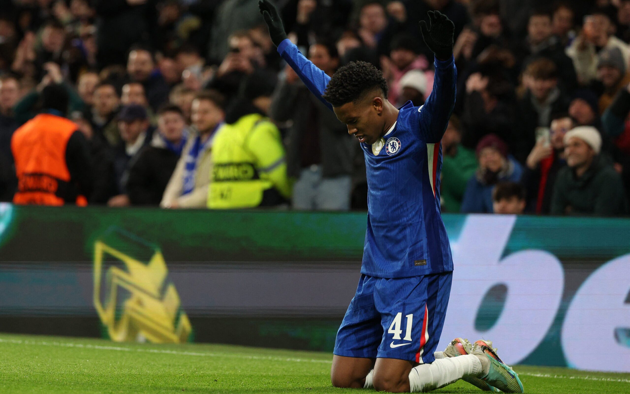 Europeus reagem a decisão polêmica do Chelsea com Estêvão: ‘Queremos saber’ - Imagem do artigo original