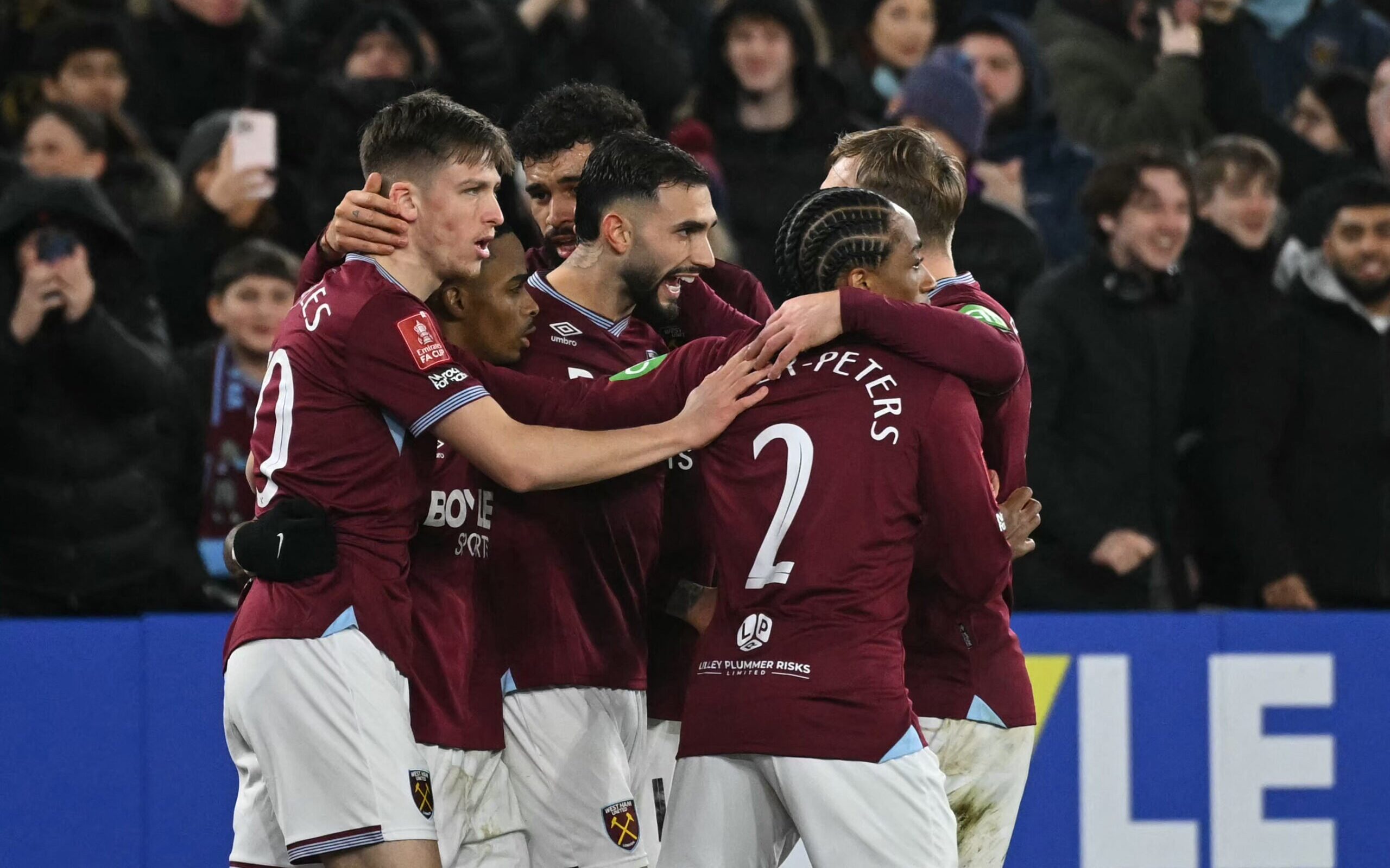 West Ham vence sem Lucas Paquetá e torcida faz provocação - Imagem do artigo original