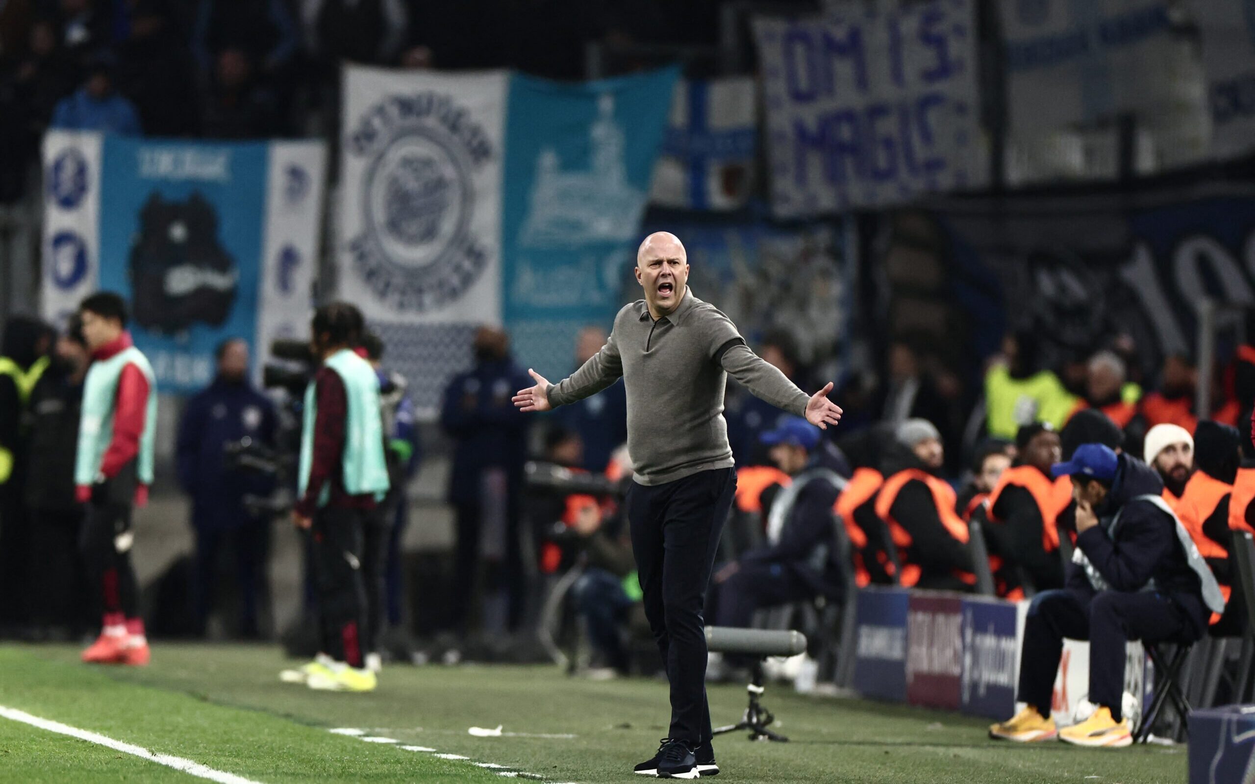 Lenda do Liverpool cobra Arne Slot e pede que “encontre soluções” - Imagem do artigo original