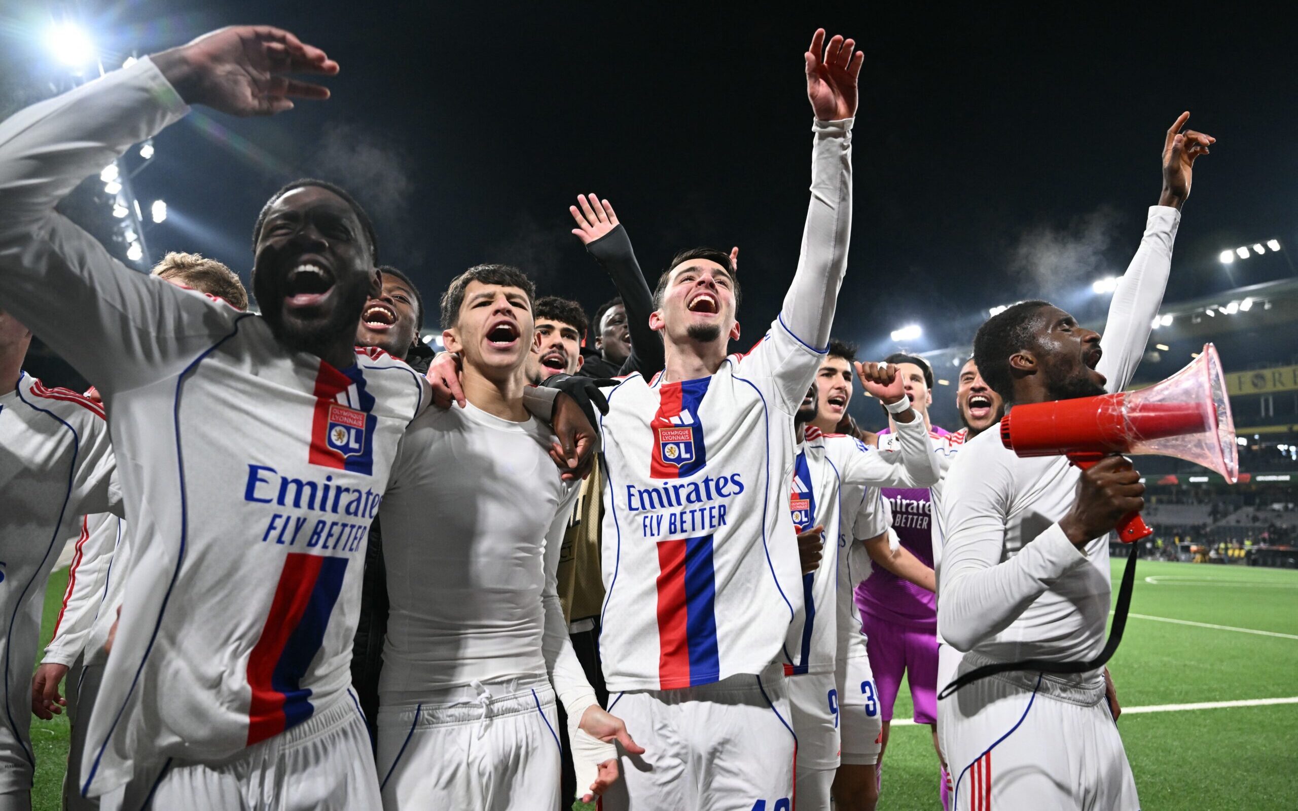 Lyon vence sem Endrick e garante vaga nas oitavas da Liga Europa - Imagem do artigo original