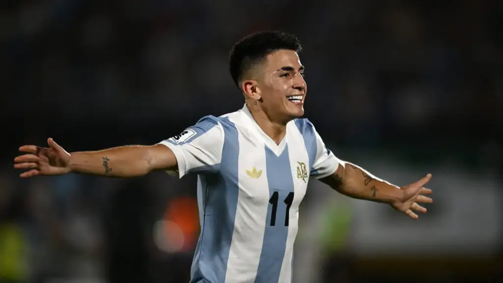 Alvo do Palmeiras e ex-Botafogo, Almada decide futuro para 2026