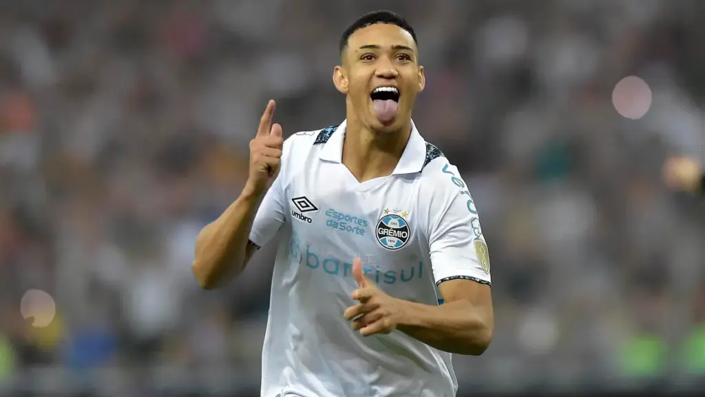 Alvo do Bahia, ex-Grêmio é anunciado por clube na Inglaterra
